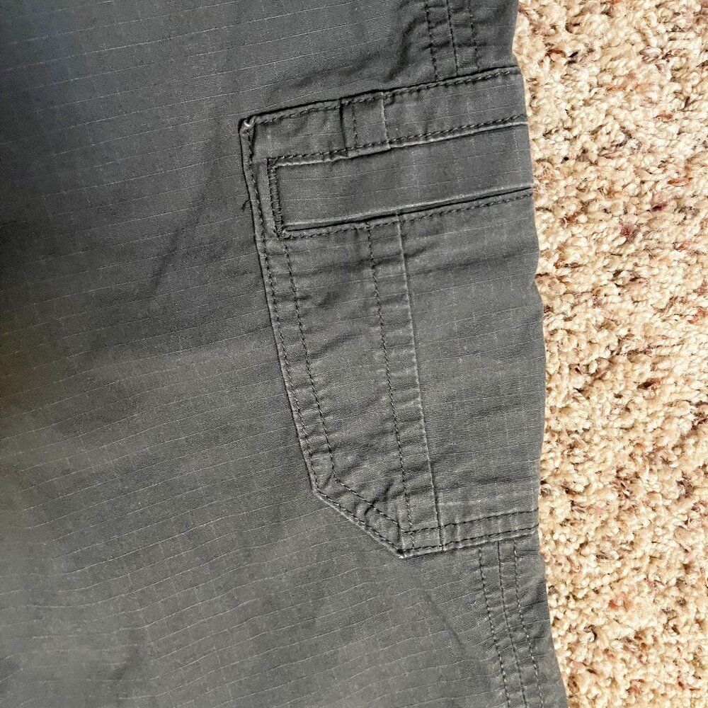 Eddie Bauer Women’s Cropped Cargo Pants Gray Roll Tab Outdoor Casual - Size 6 - Picture 6 of 8
